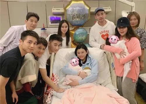 她是何鸿燊最漂亮的女儿，本该富贵一生却疯癫10年，结果怎样了？