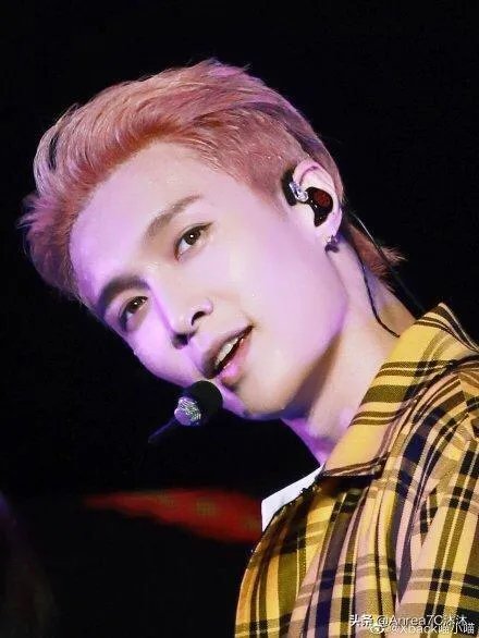 你如何看待张艺兴假唱风波？深夜小作文感动你了吗？