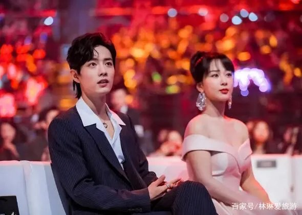 杨紫被骂耍大牌，肖战被骂偷看杨紫胸部，活动现场真相还原。后来如何？