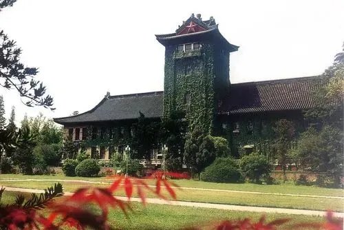 作为首次跻身世界大学百强的南京大学，有哪些特色的专业呢？