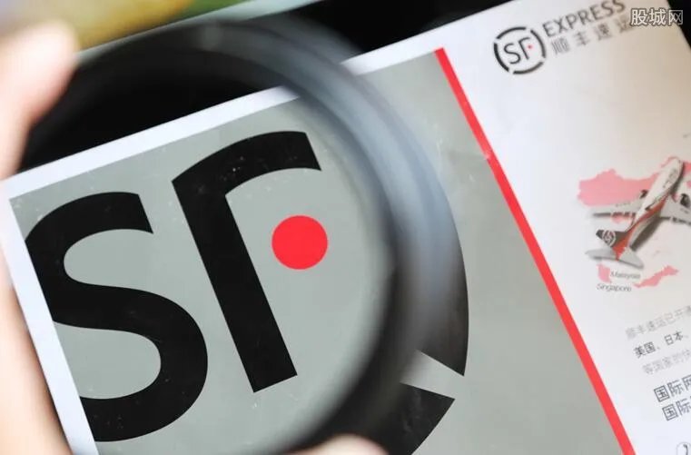 快递员私开包裹 骚扰客户顺丰回应绝对不会姑息