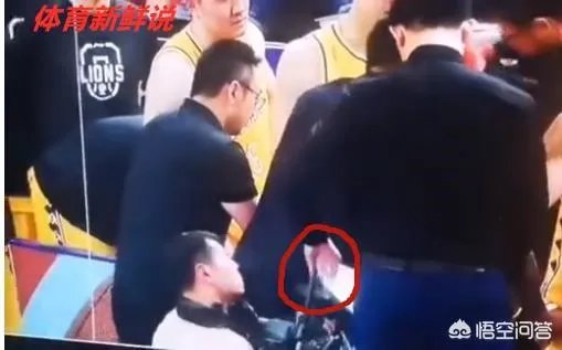 浙江广厦男篮助教王博摊上事了，在CBA比赛现场阻碍记者拍摄，损坏拍摄仪器，如何评价？