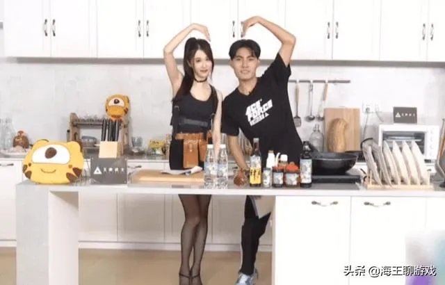 虎牙主播心态与轩子巨2兔录节目，直播中意外流鼻血，心态：这腿谁顶得住！如何评价？