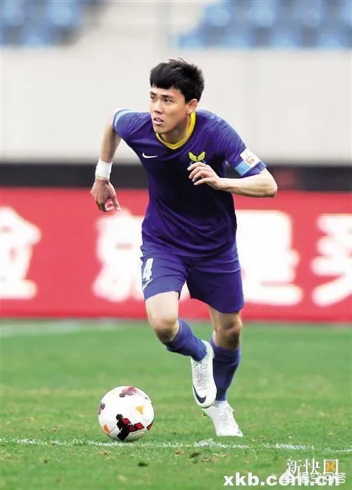 国足战威尔士，鲁能后卫郑铮力压李学鹏首发，你觉得在里皮心中谁才是中国第一左后卫？