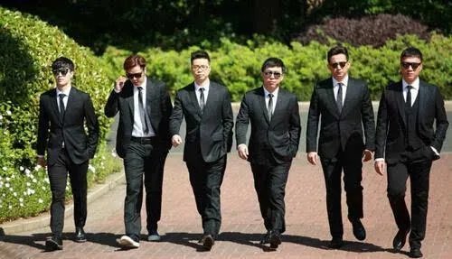 临沂91岁弟弟骑车带93岁哥哥出门赶集，你羡慕这样的兄弟情吗？