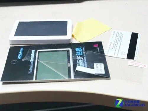 给爱机穿上防划衣 编辑教你如何贴好膜