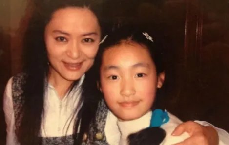 曾打败毛阿敏夺冠，被弟弟暴打失聪患抑郁症，后沦为保姆，她是谁？