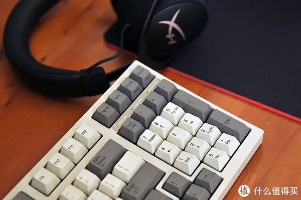 新年新面貌 — 更新布置下电脑桌面上的那些相关设备