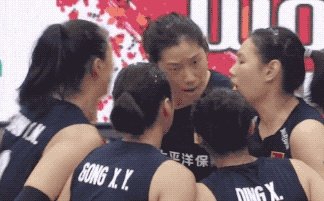 女排战胜荷兰获九连胜，但为何比赛中朱婷怒吼队友，赛后全队没有庆祝，当时发生了什么？