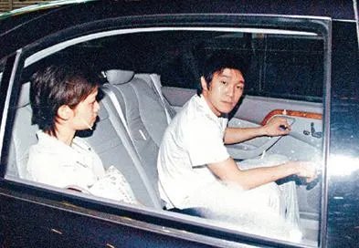 于文凤年轻时候的照片 她现在结婚了吗