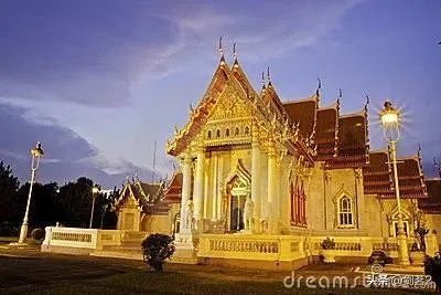 为何清迈寺庙因游客拍照而被迫关闭？