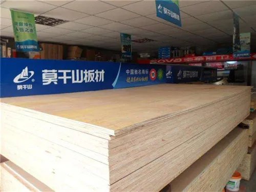 选购莫干山板材时要注意质量 采取一摸二看三闻的方法