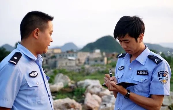 辅警执法被骂后与市民对骂是怎么回事？