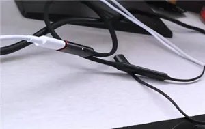 华为freelace耳机怎么充电