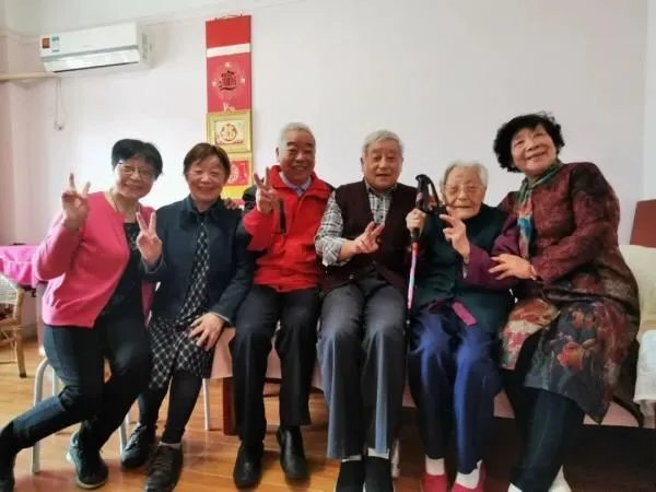 上海百岁老人突破3000，女性占73.98%，她们的长寿秘诀是什么？