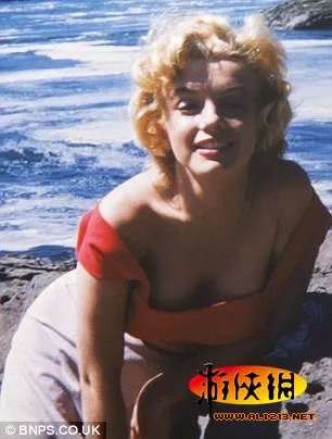 宅男性感女神的鼻祖 梦露罕见休闲照近日曝光