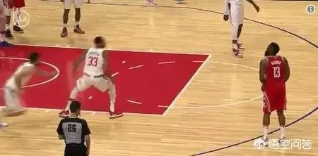 哈登晃倒韦斯利约翰逊数米远，等他站起来再投进三分，什么水平？