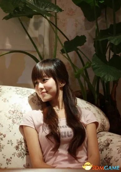 深大校花温健婷新旧照片对比：青涩退去变优雅