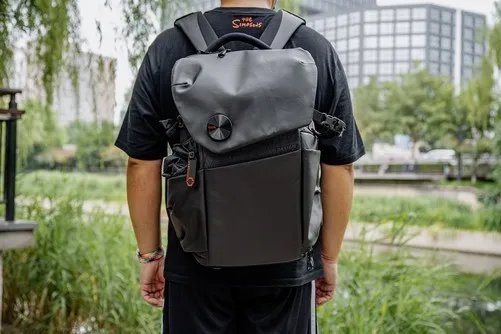 【有料评测】VSGO黑鹞评测：1299元全能摄影通勤双肩包