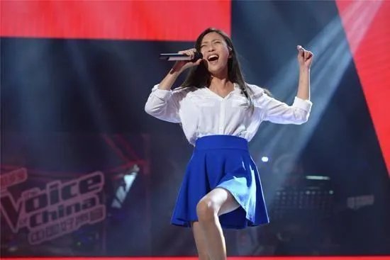 《中国好声音》邢晗铭夺冠被吐槽，助唱的周深成为当晚最大的惊喜？