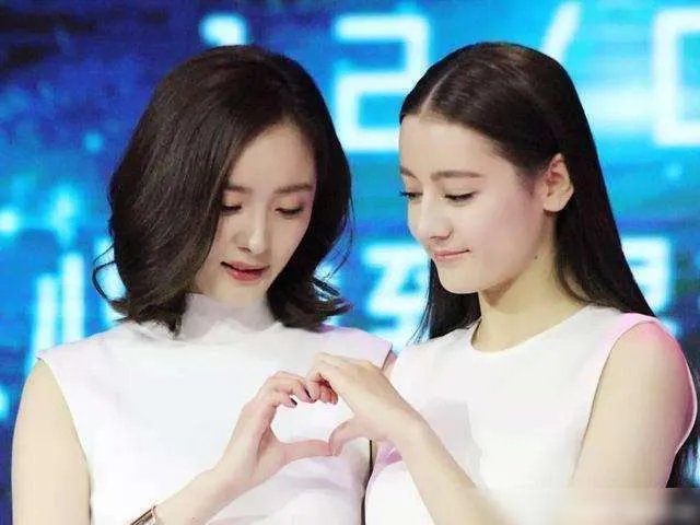 迪丽热巴为杨幂庆生，误用蔡徐坤相关表情包，随后是怎么道歉的？