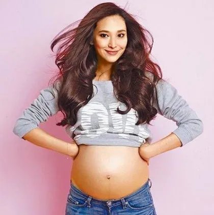 吴佩慈被曝剖腹产子 已经第二胎富二代仍不与其结婚