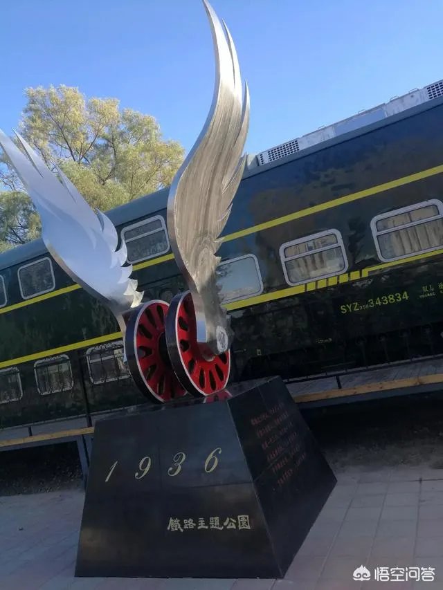 如何看待北京胖小伙挤地铁被大爷骂哭这件事？