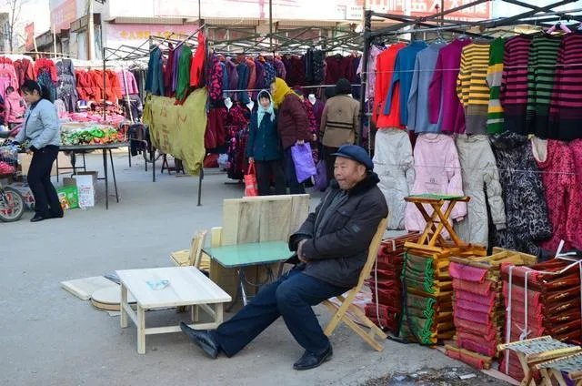 啥也别说年底买宝马, 24岁小伙赶大集究竟干的啥