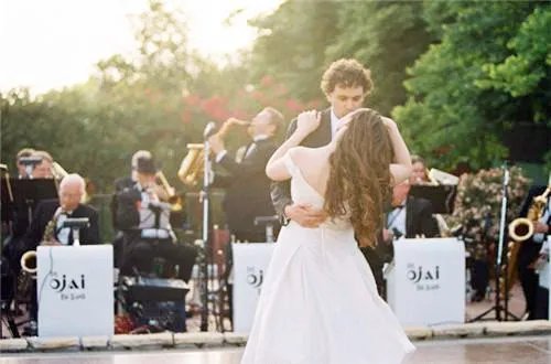 结婚歌曲大全100首 适合结婚播放100首歌曲任你选