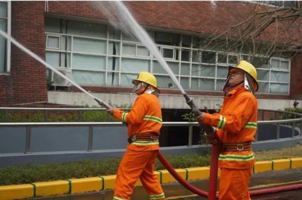 昆明呈贡一仓库起火了，导致其起火的原因是什么？