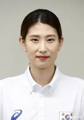 美国队的希尔和俄罗斯队的冈察洛娃，谁才是2019年女排世界杯第一美女球员？你怎么看？