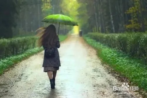 连续27天暴雨预警，暴雨天怎么安全出行