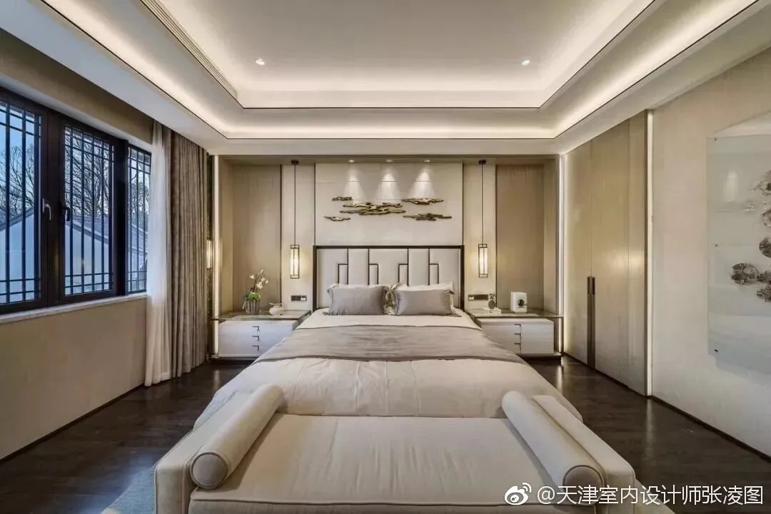 “留连戏蝶时时舞，自在娇莺恰恰啼。“唐朝诗人杜甫一首《江畔独...