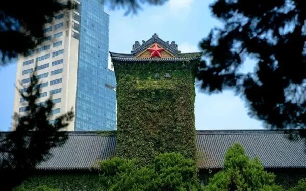 作为首次跻身世界大学百强的南京大学，有哪些特色的专业呢？