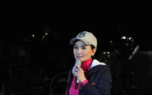 人们常说的帽子天后是谁？