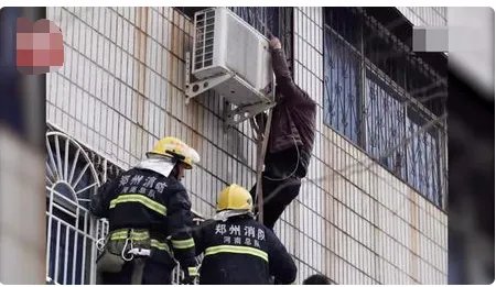 孕妇被困火场是谁把她救出来的？