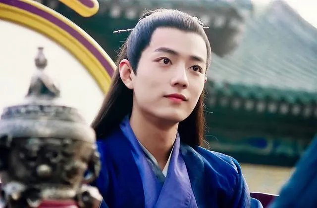 蔡徐坤肖战身高180厘米以上，体重却不到120斤，你怎么看？