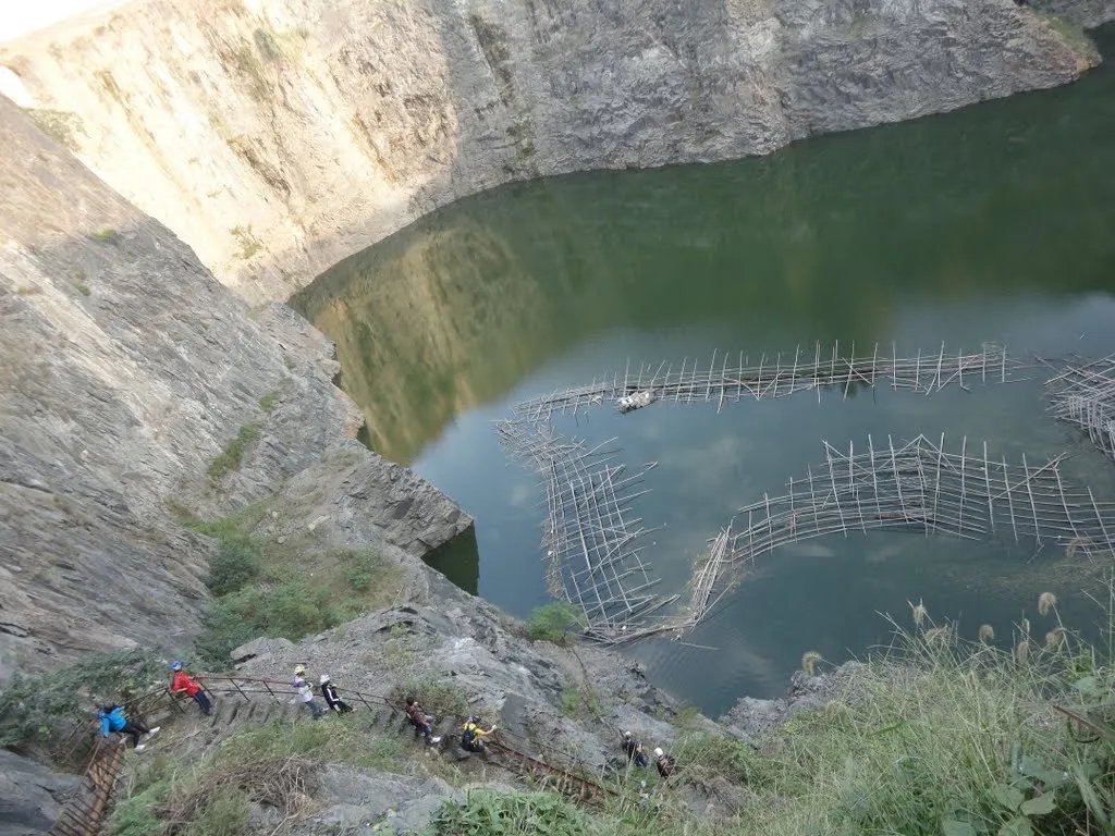 天马山深坑怎来的
