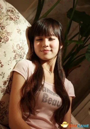 深大校花温健婷新旧照片对比：青涩退去变优雅