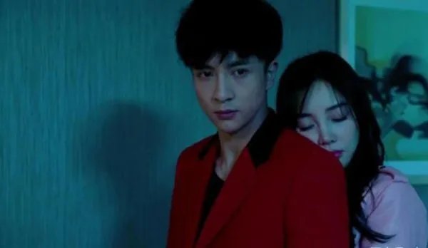 李小璐重新关注薛之谦，难道重归于好了吗？