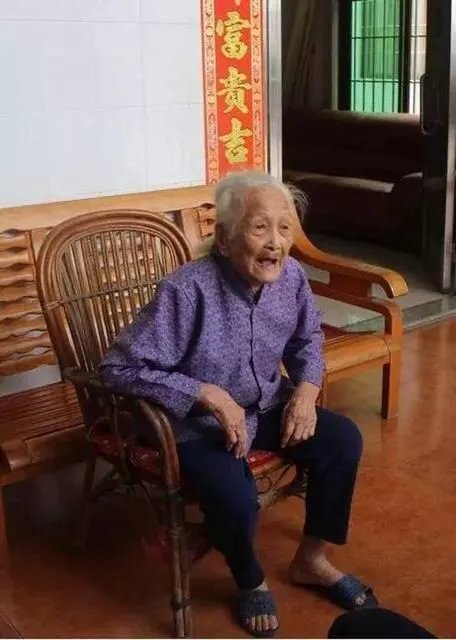 上海百岁老人突破3000，女性占73.98%，她们的长寿秘诀是什么？