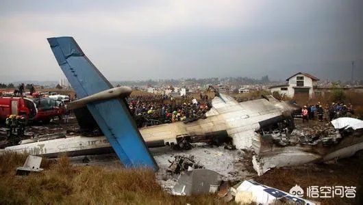 对于刚刚发生的孟加拉国客机失事事故，你有什么看法？