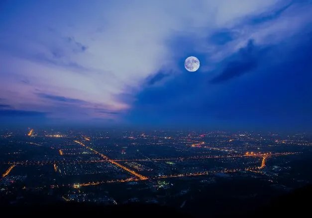 十五的月亮十六圆下一句怎么说