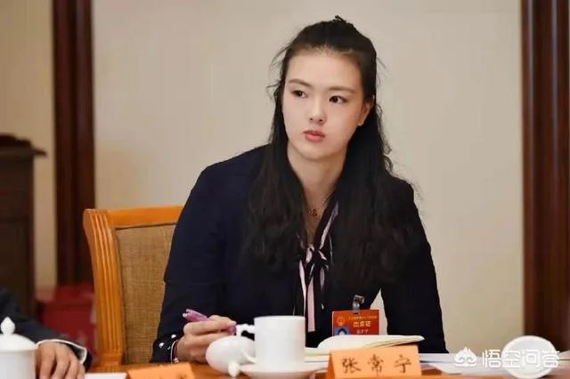 美国队的希尔和俄罗斯队的冈察洛娃，谁才是2019年女排世界杯第一美女球员？你怎么看？
