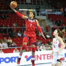 马亚·摩尔的高中生涯