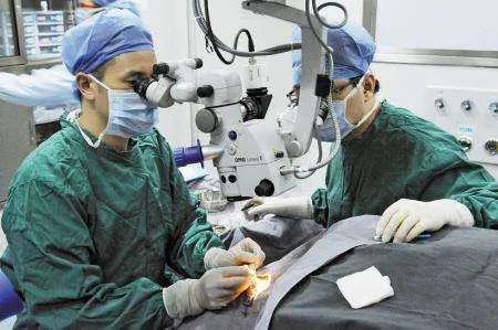 武汉21岁女孩去世前指眼睛想捐角膜，你如何评价这位女孩的行为？