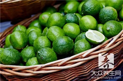  柠檬片泡水能减肥吗