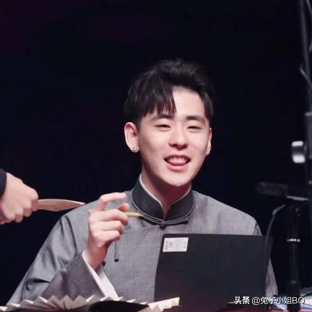 张云雷理发店开业遭女粉疯狂围堵，开业被迫取消。你怎么看？