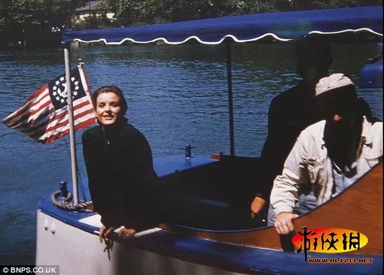 宅男性感女神的鼻祖 梦露罕见休闲照近日曝光