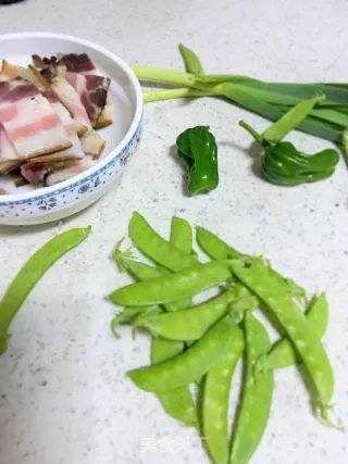豌豆角小腊肉